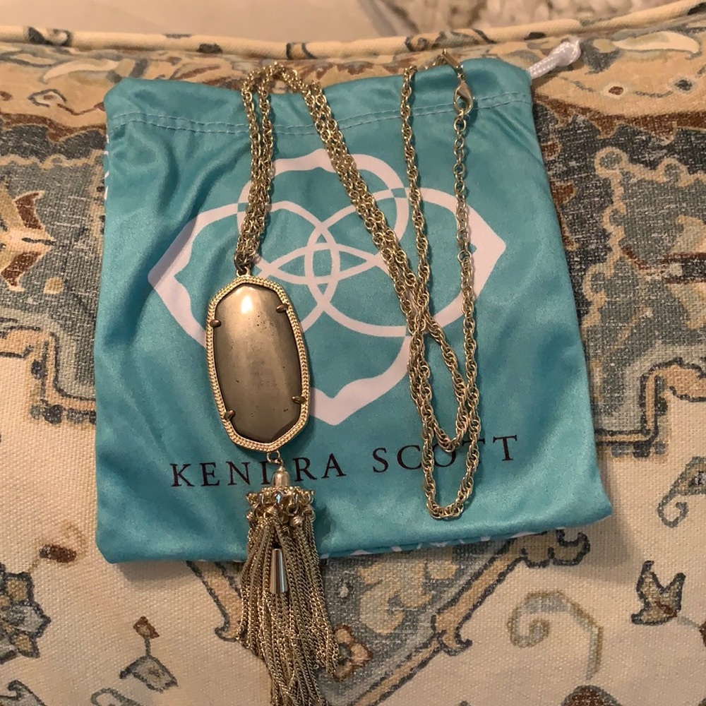 Kendra Scott necklace